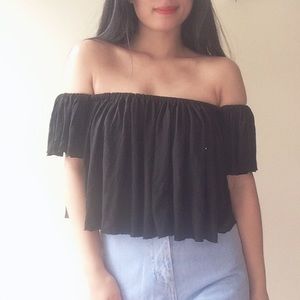 ❤️ UO off shoulder top